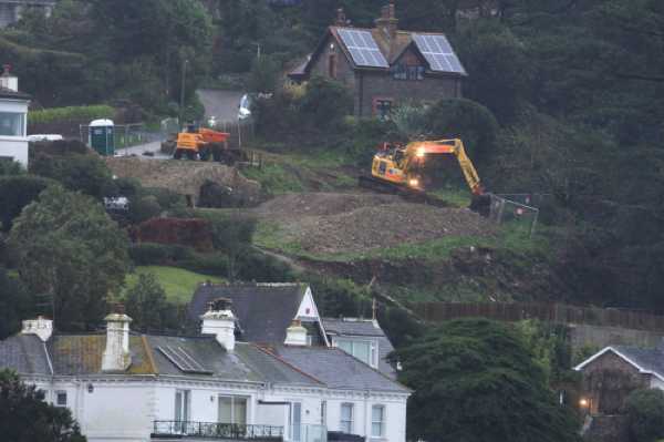 19 January 2021 - 08-13-08
The site was called Cherry Trees. But there's to be new house and so possibly a new name.
--------------------------
Kingswear construction
